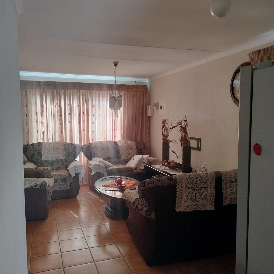 To Let 3 Bedroom Property for Rent in Tlhabane West North West